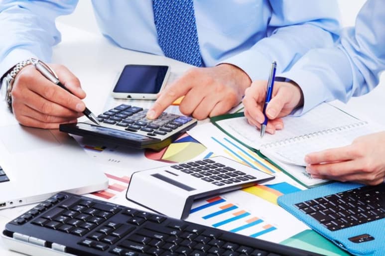 Un total de 111 contribuyentes aparecen en una nueva lista negra publicada por el Servicio de Administración Tributaria (SAT) como presuntos factureros. (ARCHIVO)