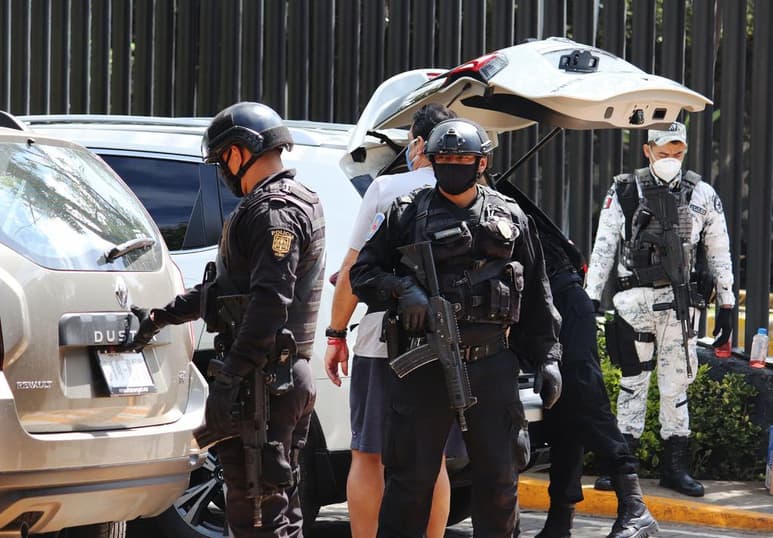 José Armando 'N', alias 'El Vaca' de 35 años, presunto autor intelectual del atentado en contra de Omar García Harfuch, secretario de Seguridad Ciudadana de la CDMX, alcanzó a burlar la justicia, pues aunque un juez de control declaró de legal su detención, el Ministerio Púbico, no le pudo imputar homicidio, tentativa de homicidio, ni su participación en los hechos registrados el viernes pasado. (ARCHIVO)