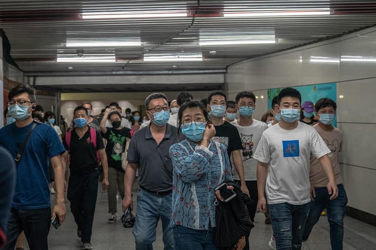 Hace seis meses, la OMS recibió la primera notificación de China sobre la aparición de un tipo de neumonía atípica no identificada. (EFE)