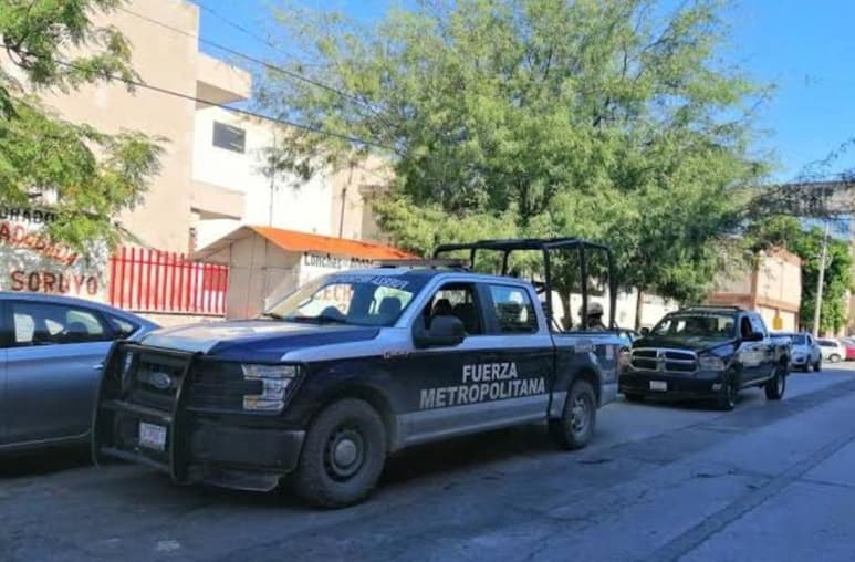 Fue tras varias horas de permanecer hospitalizado, que pese a los esfuerzos del personal médico, que el menor murió a consecuencia de las lesiones que sufrió en el accidente.
(EL SIGLO DE TORREÓN)