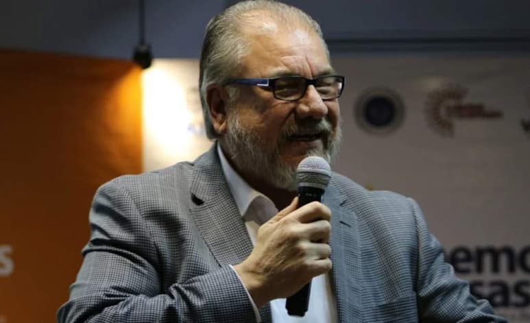 El libro “Los Dones” es una obra que recopila a “grandes hombres y mujeres” que a lo largo de su vida fomentaron el engrandecimiento de Baja California y México, según describe el propio autor, Carlos Mora Álvarez. (ARCHIVO)