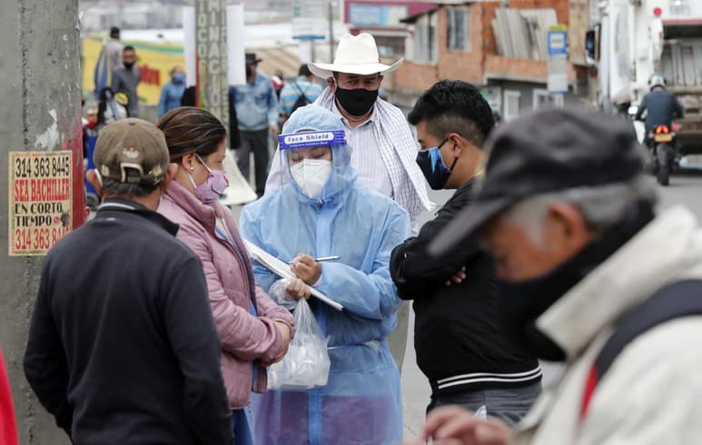 Los casos de coronavirus en el mundo han llegado a los 10.11 millones, tras haber aumentado en 96,286 en las últimas 24 horas, lo que representa una fuerte reducción de los casos diarios. (ARCHIVO)