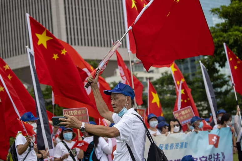 La ley china de seguridad nacional para Hong Kong, que contempla penas de cadena perpetua, entrará hoy en vigor tras ser aprobada por el Legislativo de China y ratificada por el presidente del país, Xi Jinping. (ARCHIVO)