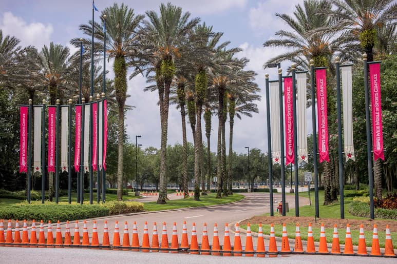Los medios que deseen cubrir el regreso de la NBA en la burbuja de aislamiento creada en Orlando, deberán hacer una inversión mucho más alta que antes de la pandemia. (ARCHIVO)