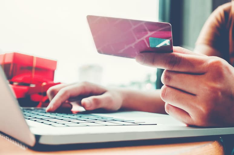 Durante el inicio del confinamiento, los mexicanos destinaron alrededor de 2 mil 472 pesos en compras en línea. (ESPECIAL)