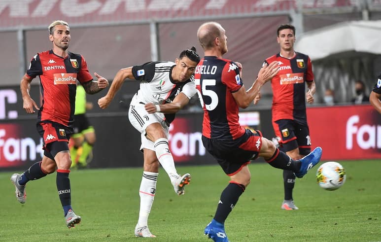 El argentino Paulo Dybala, el portugués Cristiano Ronaldo y el brasileño Douglas Costa firmaron tres maravillas este martes y dieron al Juventus un triunfo por 3-1 en el campo del Génova para confirmar el liderato liguero del equipo turinés, con cuatro puntos de ventaja sobre el Lazio, segundo. (ARCHIVO)