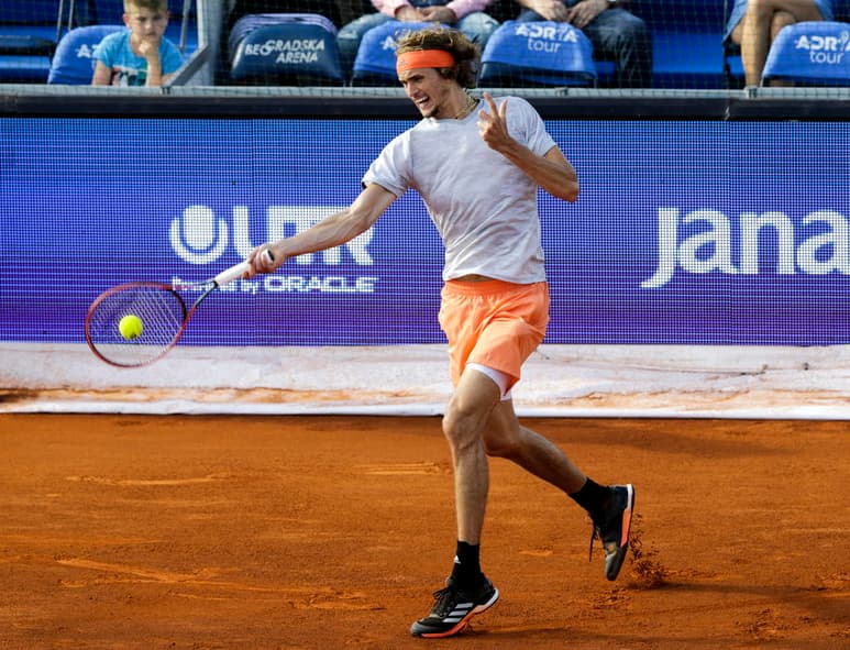 Hasta 800 espectadores tendrán permitido ingresar a un torneo de exhibición en Berlín a mediados de julio, incluso después de que cuatro jugadores dieron positivo por coronavirus tras disputar un evento similar encabezado por Novak Djokovic. (ARCHIVO)