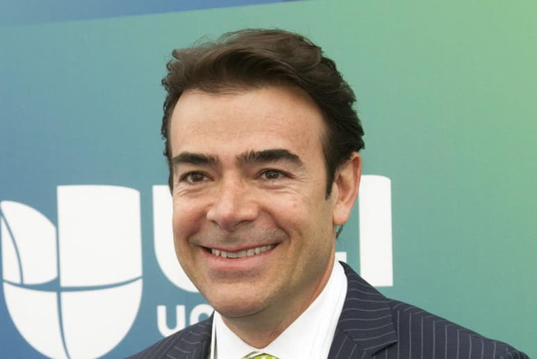 Luego de que la semana pasada Toño Mauri revelara que él y su familia dieron positivo a COVID-19, hoy al actor lo reportan en terapia intensiva debido a dicho padecimiento. (ARCHIVO)