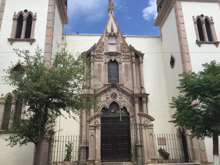 Los templos religiosos cerraron sus puertas para evitar la propagación de contagios de COVID-19.