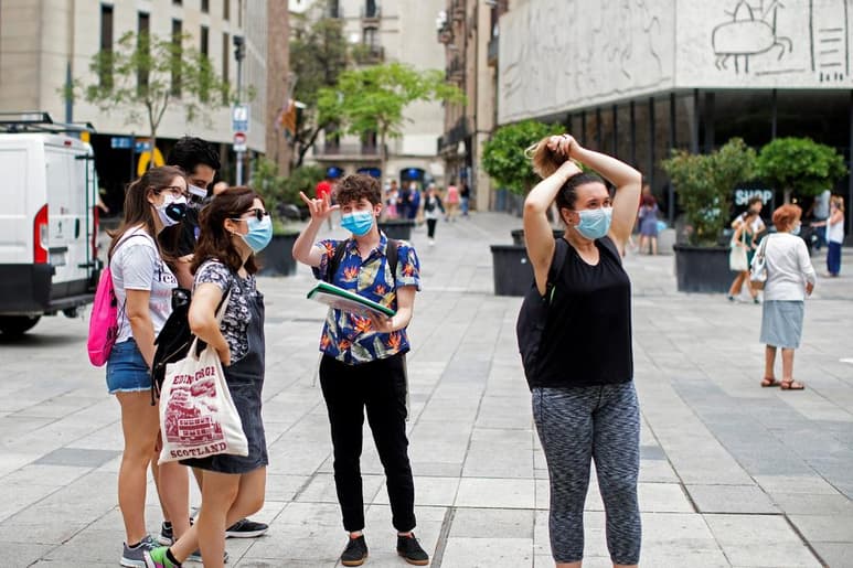 España registró en las últimas 24 horas 149 contagios de coronavirus, cincuenta más que ayer y después de dos días por debajo del centenar, mientras que los fallecidos fueron ocho, uno menos que ayer. (ARCHIVO)