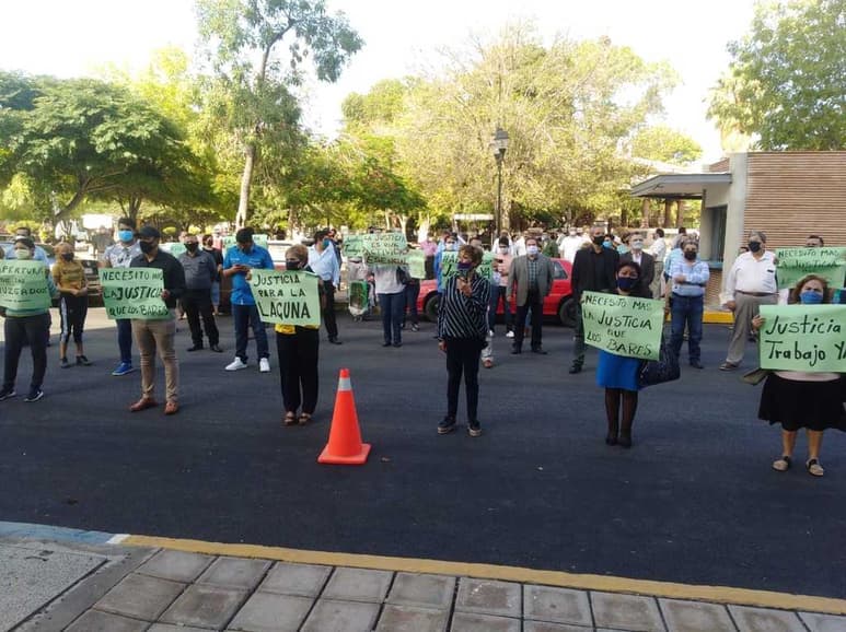 Protestaron porque ya les habían dicho que iniciarían actividades este día primero y nuevamente se postergó la reactivación.