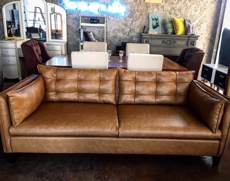 MUEBLES ÚNICOS. Una de sus filosofías es no trabajar en serie y ofrecer piezas con acabados y detalles particulares.