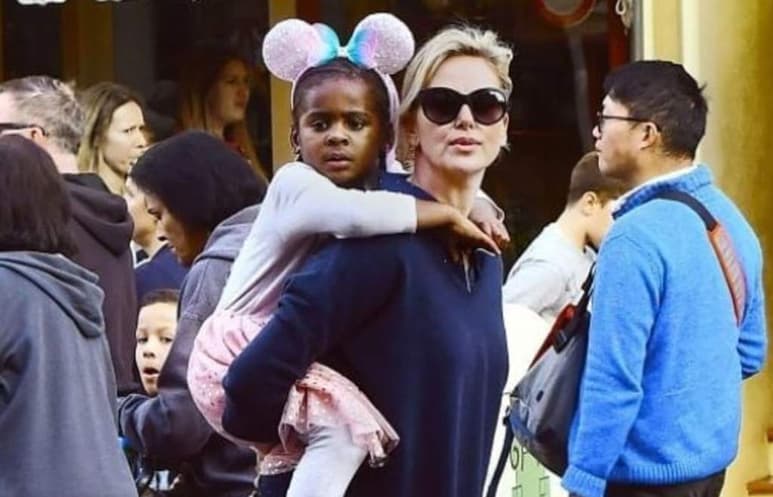 Charlize espera que sus hijas afroestadounidenses sean representadas en Hollywood. (ARCHIVO)