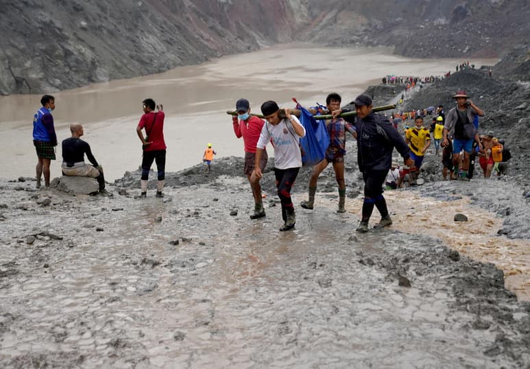 Las víctimas estaban extrayendo el codiciado jade de las laderas excavadas en el vasto complejo minero de Hpakant, una remota localidad situada en el estado Kachin. (EFE)