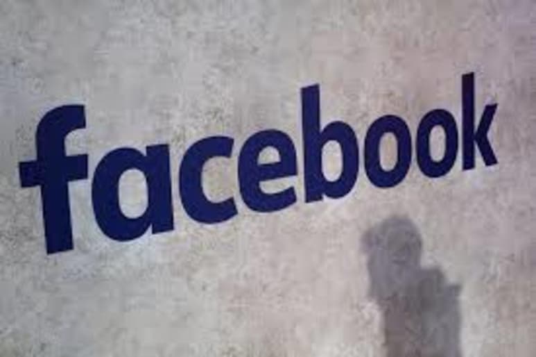 La multinacional estadounidense Facebook anunció que cerró cientos de cuentas y grupos vinculados al movimiento antigubernamental boogaloo al considerar que estos 'buscan cometer actos de violencia de forma activa'. (ARCHIVO)