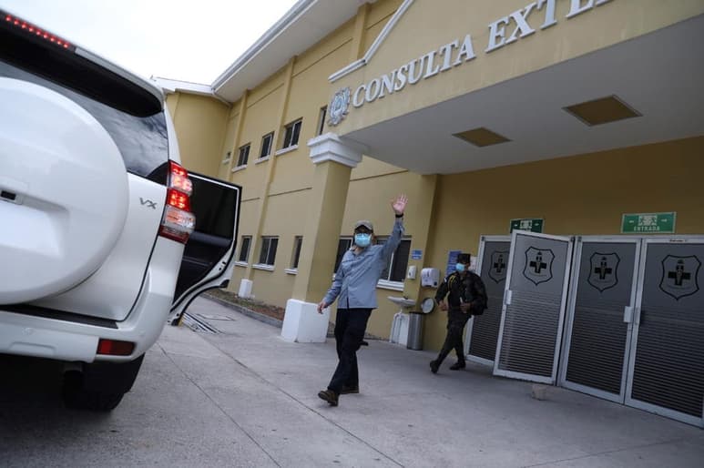 El presidente de Honduras, Juan Orlando Hernández, se ha recuperado de la COVID-19, por lo que le han dado de alta en el Hospital Militar, de Tegucigalpa. (EFE)