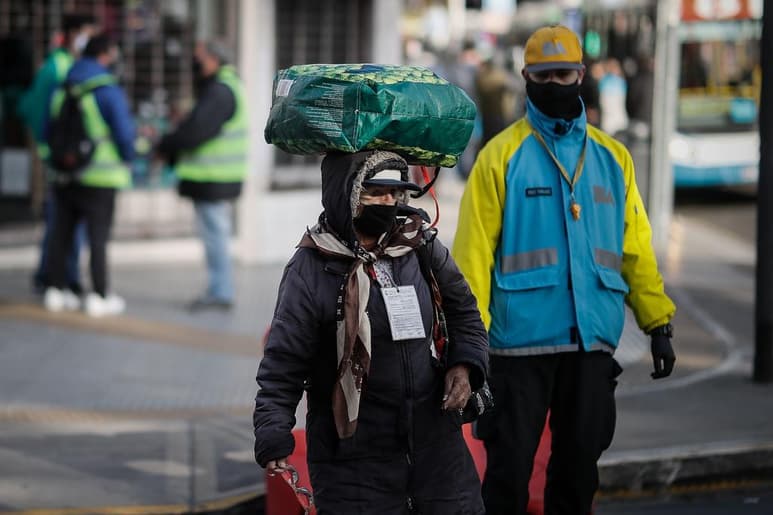 El número de enfermos de coronavirus internados en unidades de terapia intensiva (UTI) en Argentina volvió a aumentar este jueves, un indicador seguido con atención por las autoridades ante el riesgo de saturación del sistema sanitario. (ARCHIVO)