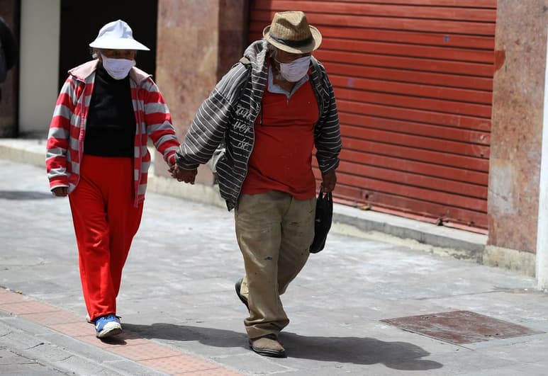 Ecuador reportó este jueves 1,229 nuevos casos de la COVID-19 en las últimas 24 horas, que ascienden a un total de 59,486 positivos, 4,639 fallecidos oficiales (63 más) y 3,134 probables. (ARCHIVO) 