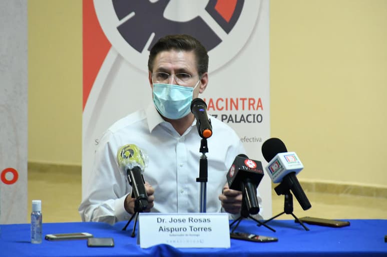 Luego de que el gobernador de Tamaulipas, Francisco Cabeza de Vaca anunciara haber dado positivo a la prueba de COVID-19, su homólogo en Durango, José Rosas Aispuro anunció que se sometió a una nueva prueba, tras participar en la reunión interestatal COVID-19 celebrada el pasado viernes en aquel estado fronterizo. (ARCHIVO)