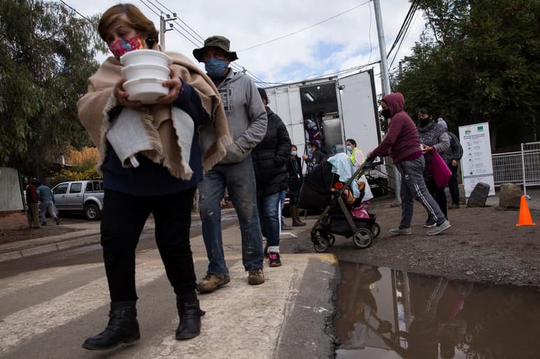 Chile superó este viernes a Reino Unido en contagios, al sumar 3,548 nuevos casos en las últimas 24 horas y llegar a los 288,089 infectados. (ARCHIVO)