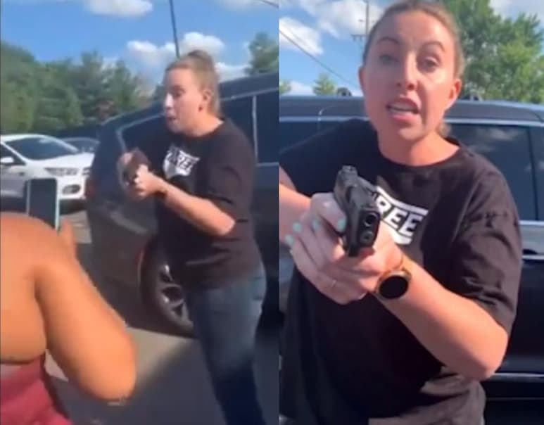 La mujer habría arremetido contra la adolescente afroamericana porque se 'interpuso en su camino' (CAPTURA)