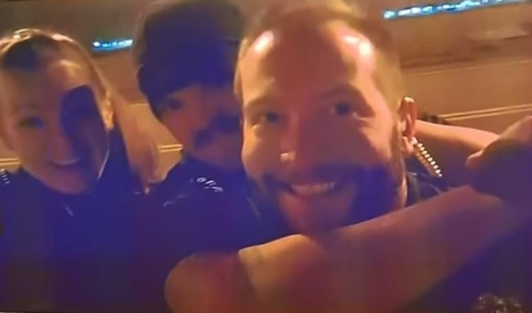 El joven afroamericano falleció el año pasado tras ser detenido por elementos de la policía, por ser 'sospechoso' (ESPECIAL)