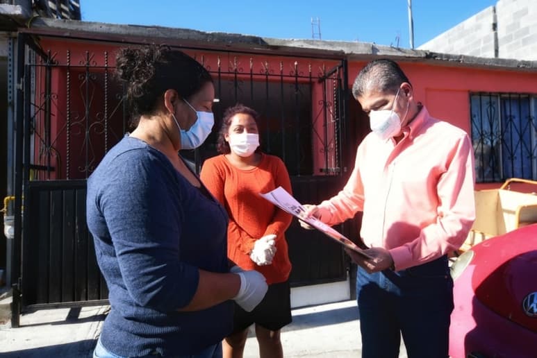 El gobernador Miguel Riquelme entregó la escritura número mil en la colonia Isabel Amalia del municipio de Saltillo.