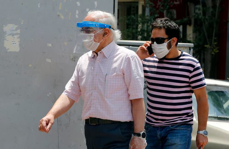 Irán implementó el domingo el uso obligatorio de tapabocas ante un nuevo aumento de muertes debido al coronavirus, incluso cuando sus habitantes cada vez menosprecian más el peligro de la enfermedad COVID-19. (EFE) 