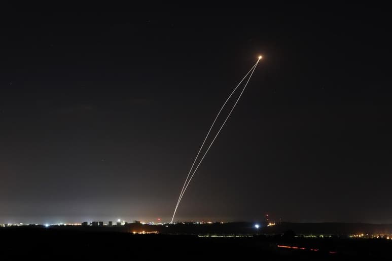 Milicianos palestinos lanzaron hoy tres cohetes desde la Franja de Gaza hacia territorio israelí, sin causar heridos y en el primer incidente de esta índole en más de dos semanas. (ARCHIVO)