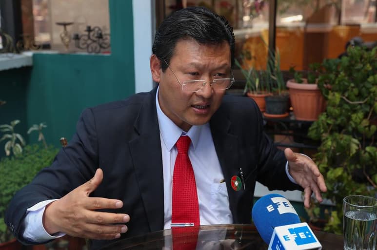 Un candidato presidencial en Bolivia dio positivo a COVID-19, mientras que otro ministro del gabinete de la mandataria transitoria Jeanine Áñez fue aislado por precaución, tras los tres casos confirmados en el Ejecutivo. (ARCHIVO)