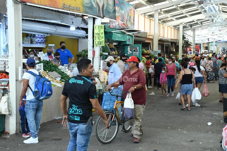 El comerciante señaló que se trata de una media que responde a la necesidad de mejorar el control de las acciones sanitarias entre los visitantes, quienes en muchas ocasiones se resisten a utilizar el cubrebocas, acuden acompañados de familiares y no toman en cuenta la distancia social.
(FERNANDO COMPEÁN)