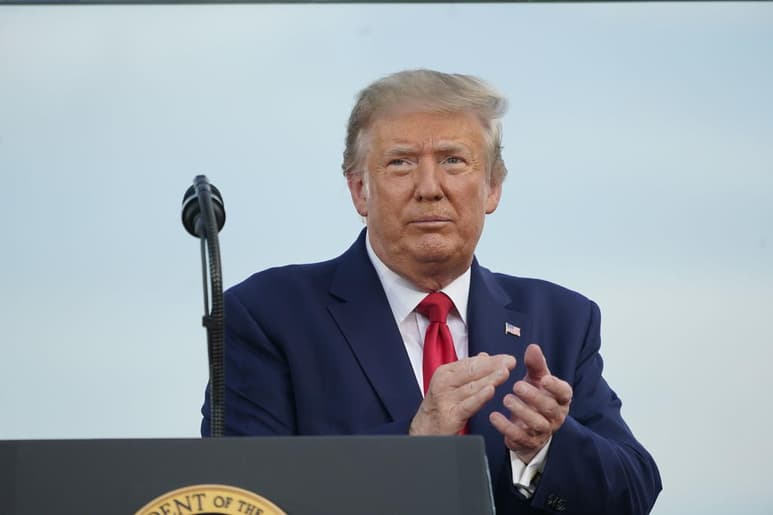 En vísperas de su encuentro bilateral, el presidente estadounidense, Donald Trump, describió hoy a su par mexicano, Andrés Manuel López Obrador, como su 'amigo, y un hombre maravilloso', al tiempo que descartó suspender el encuentro. (ARCHIVO)