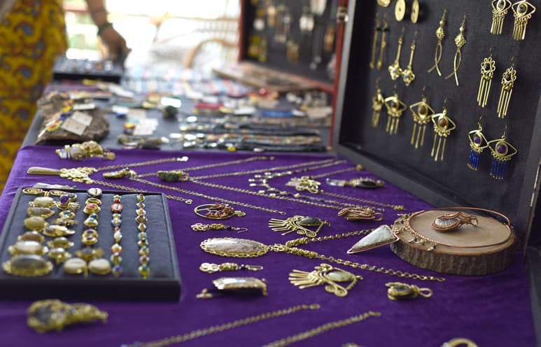PRODUCTOS. Se pueden encontrar anillos, collares, pulseras, aretes y amuletos.
