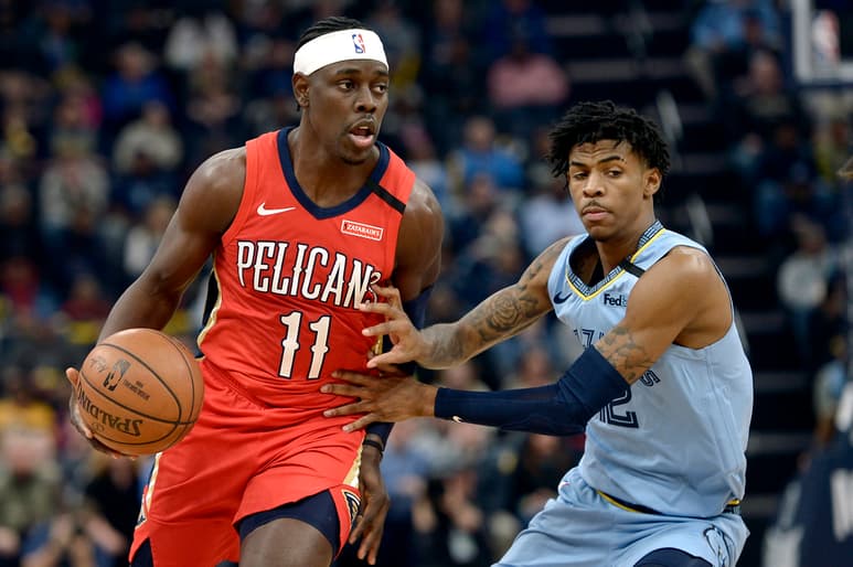 Jrue Holiday (i) piensa que estar aislado se convertirá en un reto después de 7 o 10 días. (ARCHIVO)