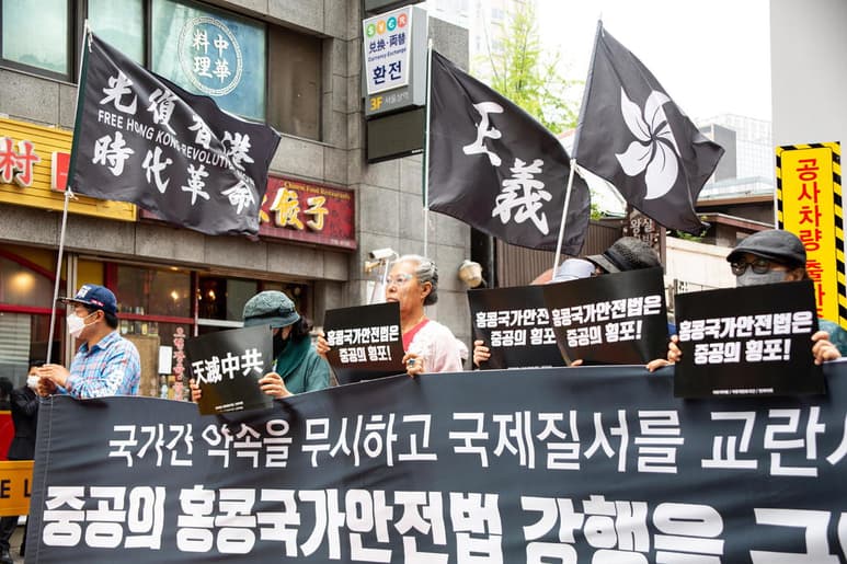 Hong Kong recibió una promesa de 50 años de semiautonomía tras la entrega de poder a Beijing. (EFE)