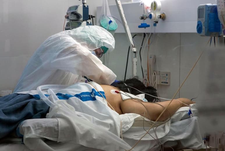 El medicamento celular ha sido probado en trece pacientes intubados en ventilación mecánica y ha demostrado ser eficiente para la mejoría clínica de casos críticos de COVID-19. (ARCHIVO)