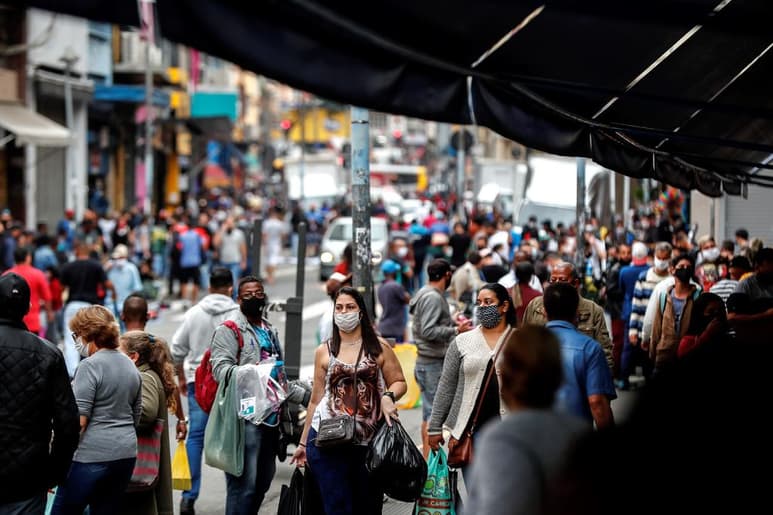 Los casos globales de COVID-19 se situaron hoy en 11.6 millones, más de la mitad de ellos en América, que en las últimas horas superó la barrera de los seis millones de contagios. (EFE)