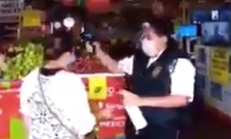 Los comentarios de la mujer en el video se han vuelto blanco de burlas entre internautas (CAPTURA)