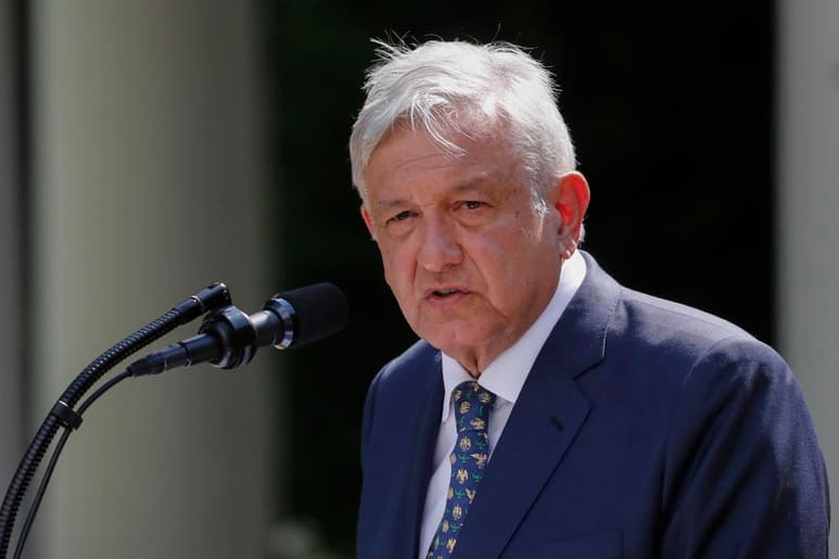 Este miércoles los gobierno de México y Estados Unidos firmaron el Tratado entre México, Estados Unidos y Canadá (T-MEC) presentamos las palabras de Andrés Manuel López Obrador, presidente de México, con motivo de la visita de Estado a Donald Trump, presidente de Estados Unidos.
(EFE)