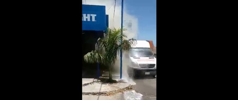 Presuntos miembros del crimen organizado incendiaron tres camiones de Grupo Bimbo y atacaron las instalaciones de la empresa con armas de fuego, luego de que la empresa rechazó pagar presuntas extorsiones en Ciudad Victoria, Tamaulipas. (ARCHIVO)
