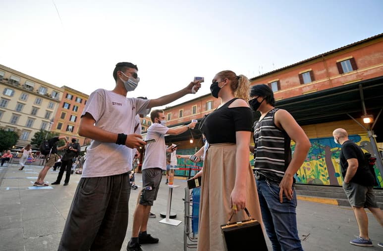 Los nuevos contagios por coronavirus crecen por tercer día consecutivo en Italia, donde desde el jueves se han registrado 276 casos más, frente a los 229, 193 y 138 de los días anteriores. (ARCHIVO)