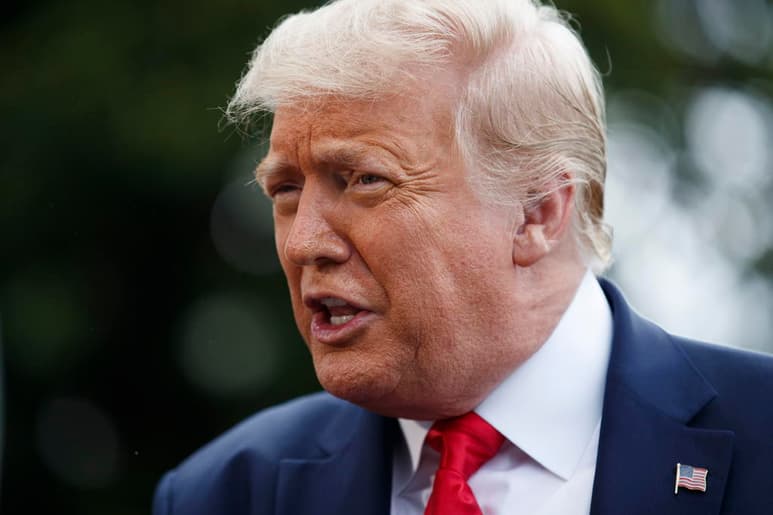 El alarmante repunte de contagios por la COVID-19 en Estados Unidos ha forzado a varios estados a dar marcha atrás en su proceso de reapertura ante la presión sobre el sistema sanitario y, por primera vez, el presidente Donald Trump se ha mostrado dispuesto a llevar un tapabocas. (EFE)