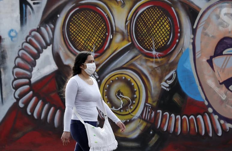 La Alcaldía de Bogotá decretó este viernes la alerta naranja en la capital colombiana y una cuarentena estricta por barrios en períodos de 14 días a partir del próximo lunes a raíz del creciente número de contagios y muertes por coronavirus en la ciudad. (ARCHIVO)