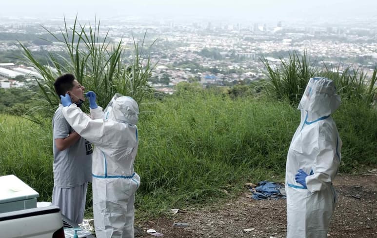 El Gobierno de Costa Rica anunció este viernes el endurecimiento de las medidas de restricción a la movilidad en el área metropolitana y el cierre de diversas actividades económicas ante el incremento de casos de la COVID-19 que se ha registrado en las últimas dos semanas. (ARCHIVO)