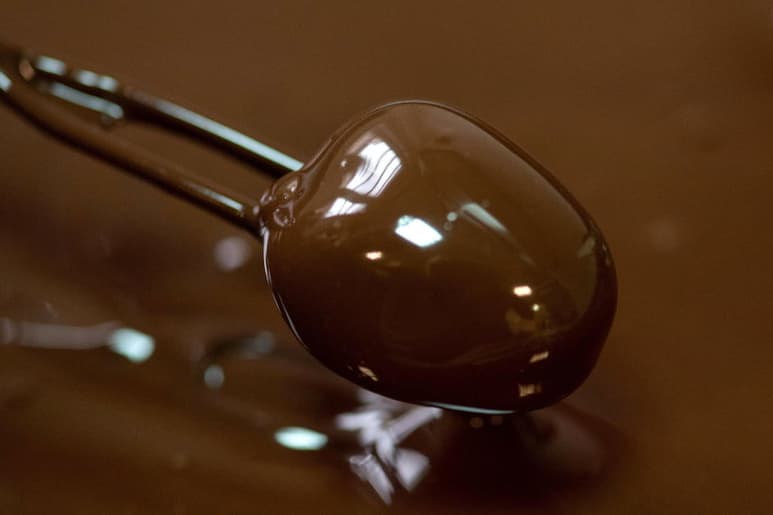 En total, los estadounidenses compraron 3,700 millones de dólares en chocolate, de los cuales al menos 3,000 millones correspondieron a paquetes multiunidades, señaló el diario The Washington Post.
(ARCHIVO)