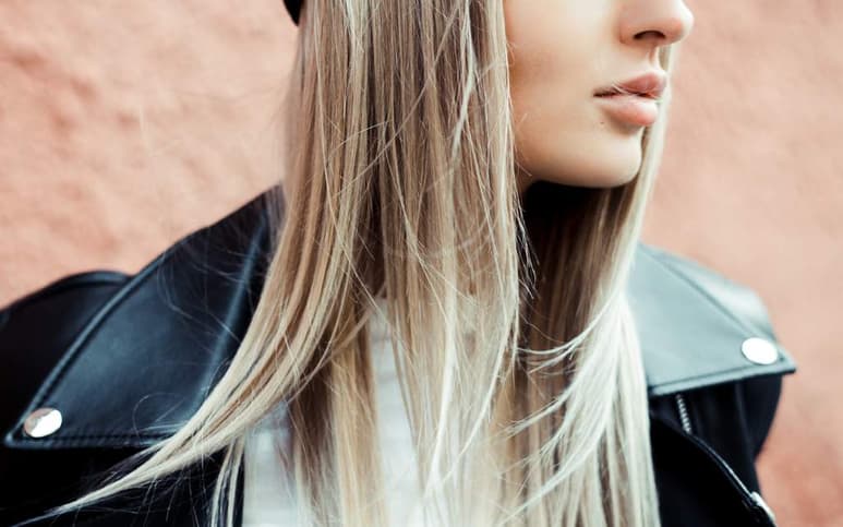 Si buscas darle un toque de color a tu pelo, pero temes hacer un cambio de look radical, la técnica del balayage es para ti, pues por medio de esta, tus puntas pueden lucir ligeramente aclaradas. (ESPECIAL)