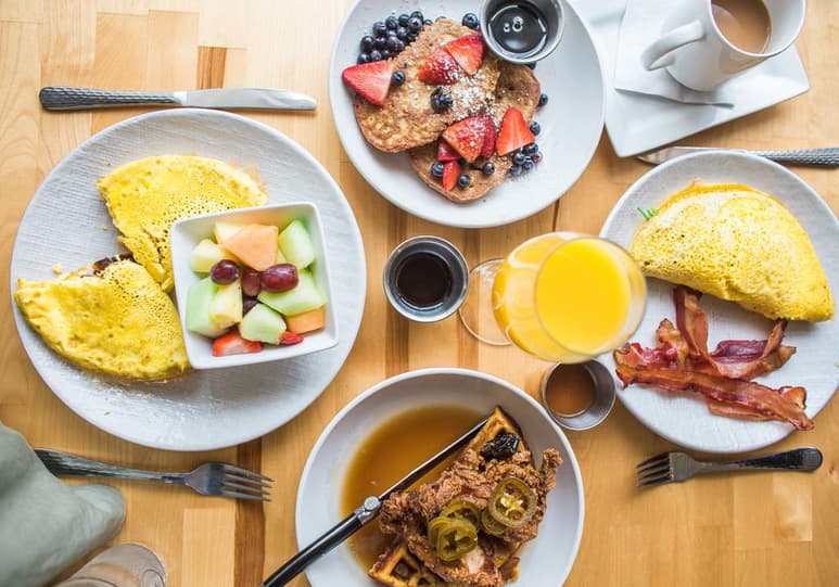 Entendemos por desayuno, el alimento que ingieres dentro de las dos horas próximas luego de despertar por la mañana y que no pasa de las 10 am. y que consta aproximadamente de entre 400 y 500 calorías. (ESPECIAL)
