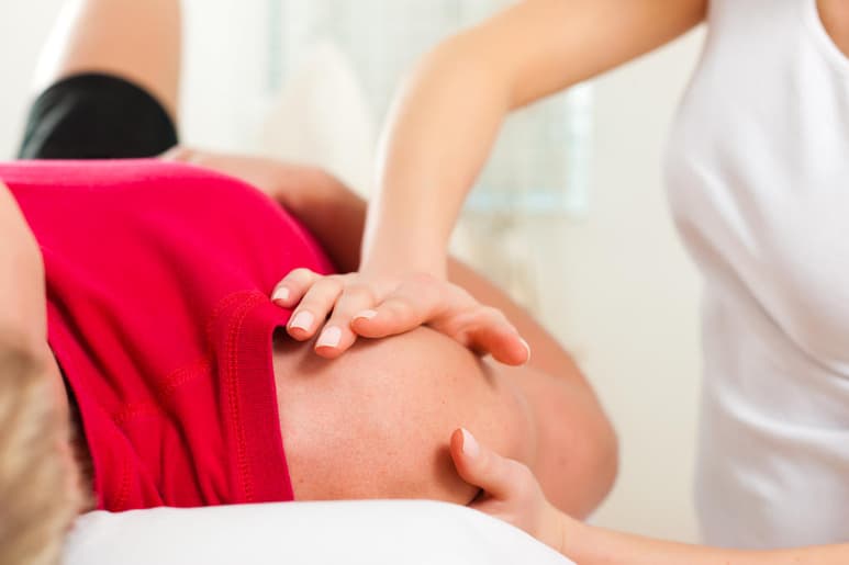 Se recomienda acudir al menos una vez al año a una revisión con un fisioterapeuta. (ARCHIVO)