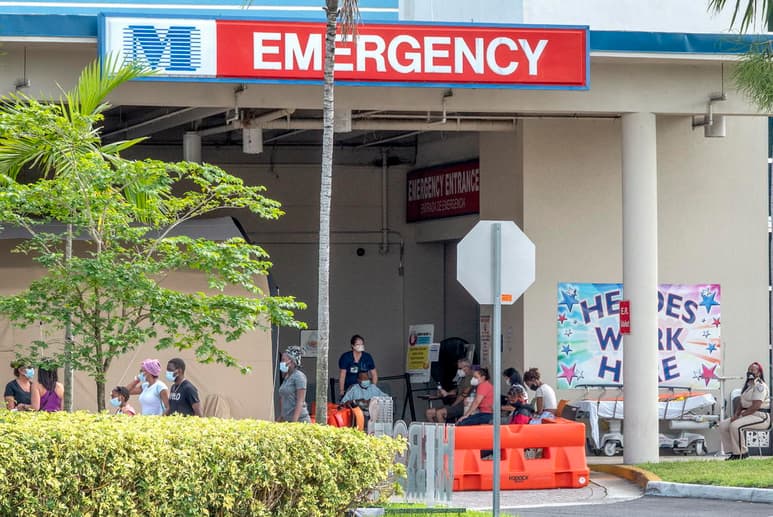 Florida batió este domingo el récord de nuevos casos de COVID-19 al sumar esta jornada 15,300 confirmados. (ARCHIVO)