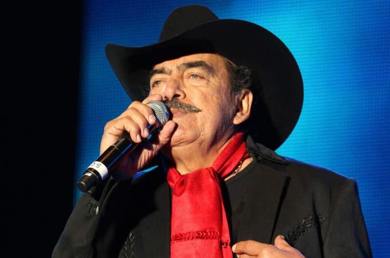 El álbum incluye duetos con Calibre 50 y Angélica María. (ARCHIVO)